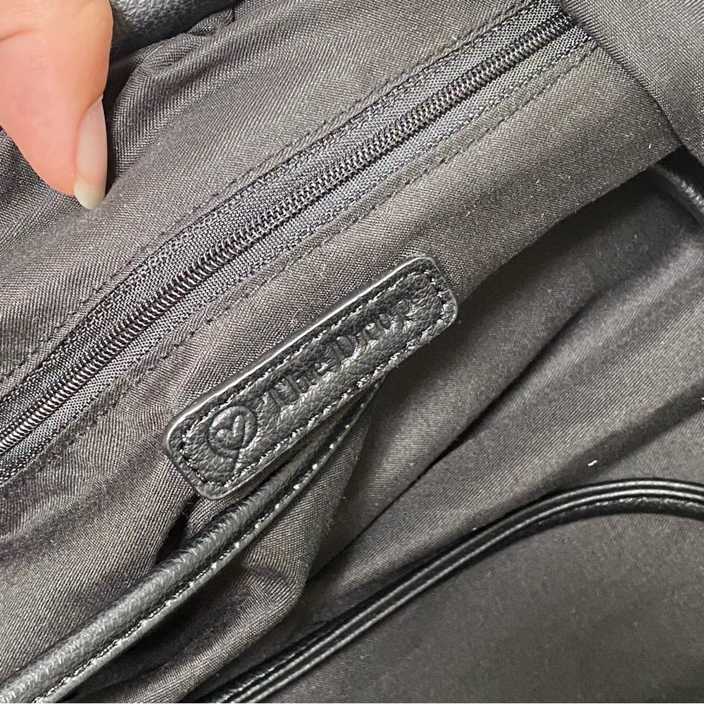 NWOT Amazon the drop black clutch - Picture 2 of 8
